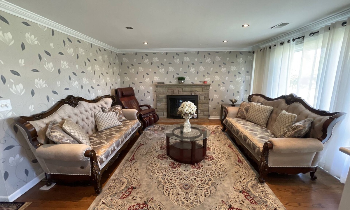 Glenview House | Amazing Mid-Term Rental Entire Home In Glenview