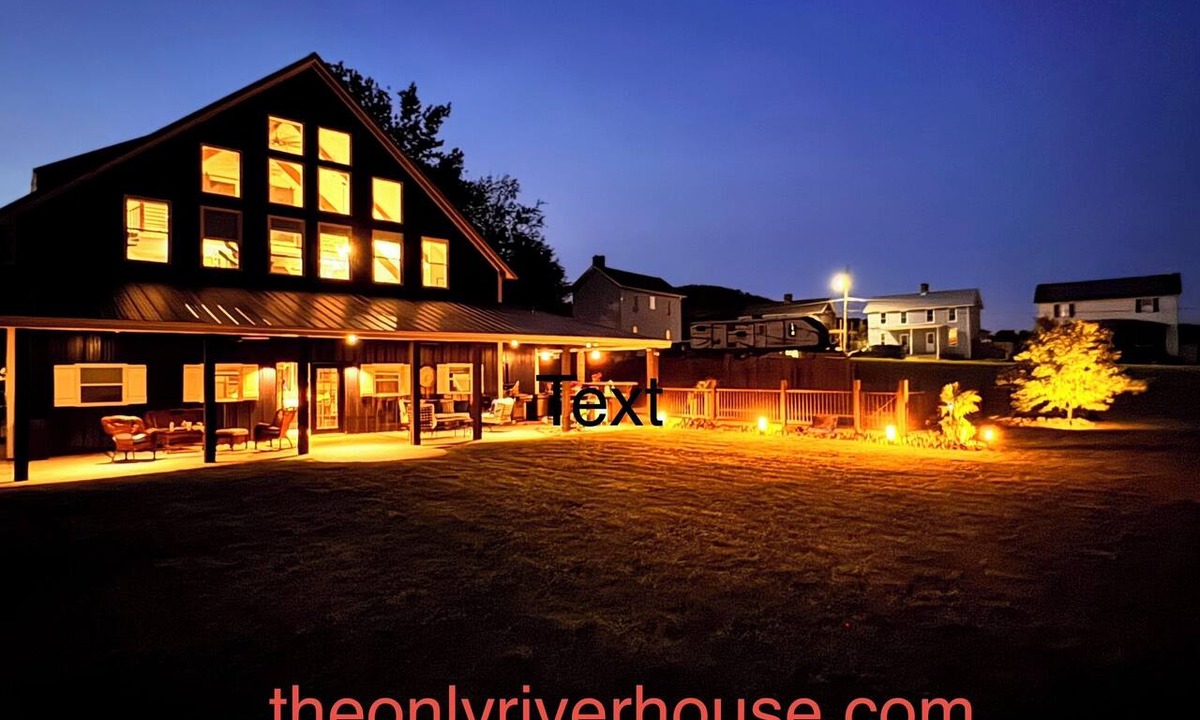 Roscoe House | Amazing Riverfront Home