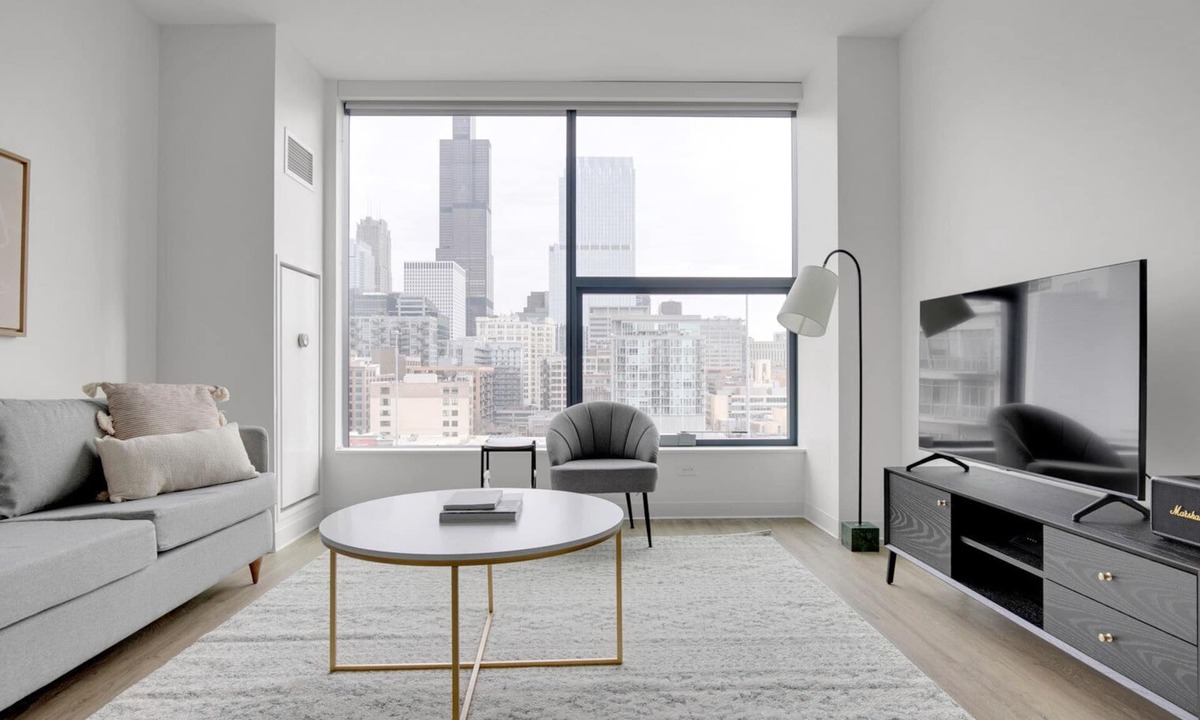 West Loop Apartment | Amazing West Loop 1BR w/Gym & Pool in heart of Greektown, by Blueground