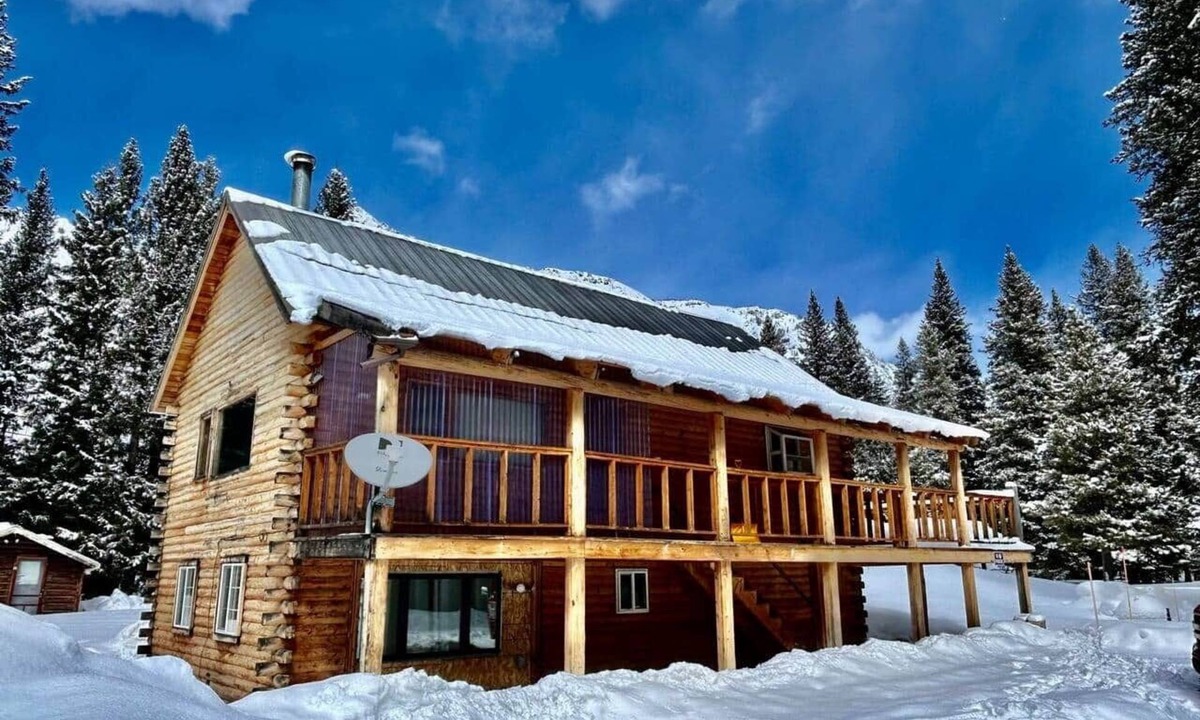 Cooke City-Silver Gate House | Amphitheater Mountain Cabin