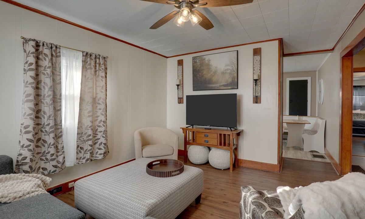 Quincy House | Aunt Lele's Cozy Cottage