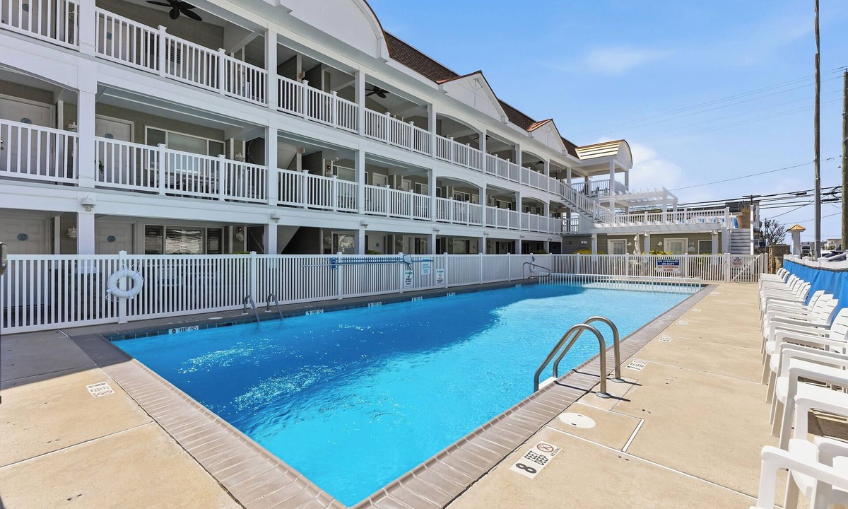 Avalon Condo | Avalon condo with pool, beach block. Pack your own linens and towels