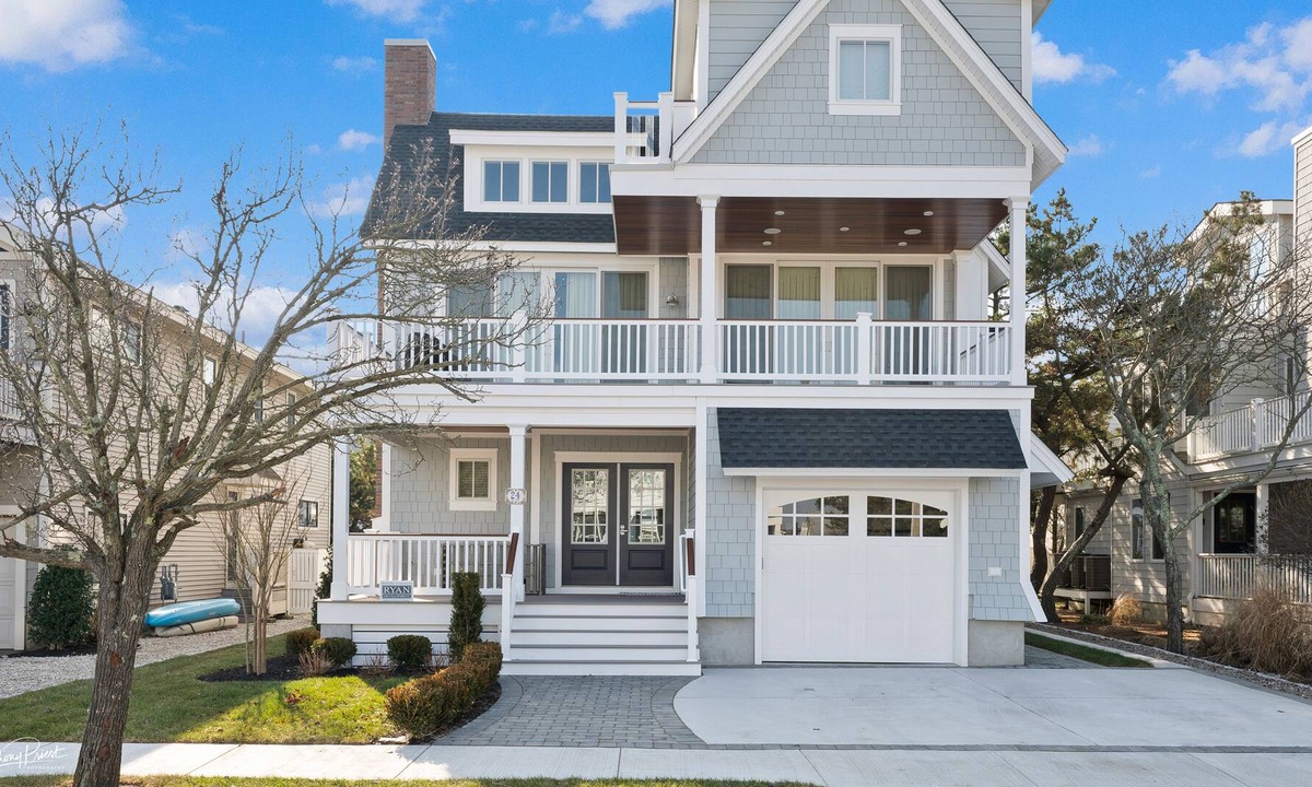 Avalon House | AVALON NJ - BEACHBLOCK 6BR, 7.2BA SINGLE FAMILY W/ELEVATOR & POOL