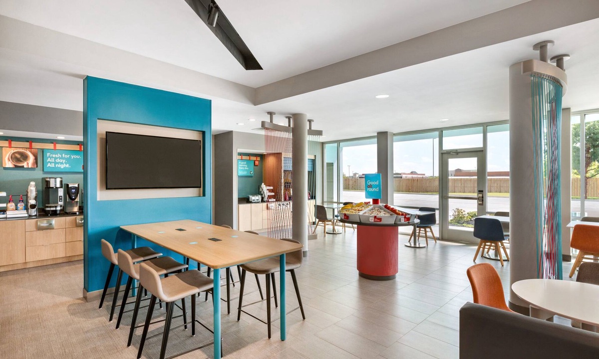 Des Plaines Hotel | avid hotel Chicago O’Hare – Des Plaines by IHG