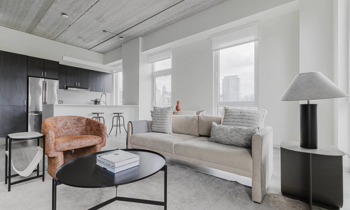 Old Town Apartment | Awesome Old Town 2BR Gym, W/D, Rooftop & A/C, by Blueground