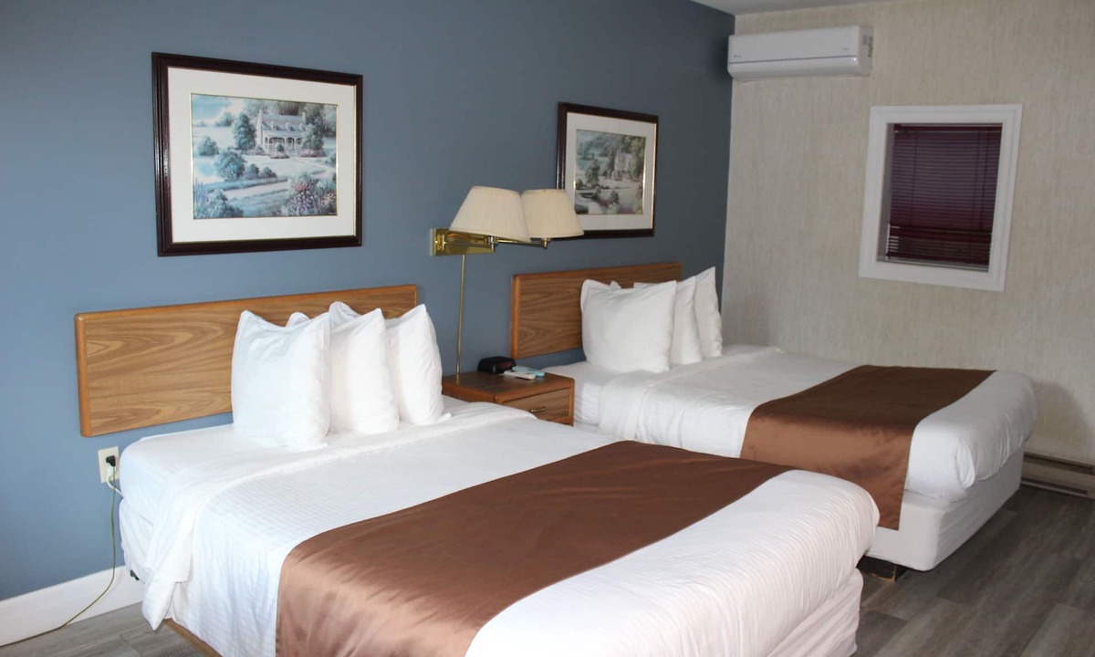 Bancroft Hotel | Bancroft Inn & Suites