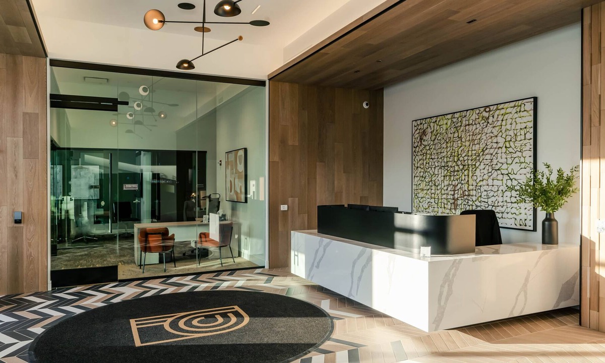 Uptown House | Barsala l Modern studio, fitness center & kitchen