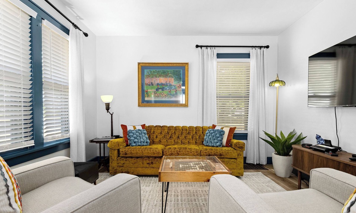 Bartonville House | Bartonville 3BR |Peloton + Work Space |5mi Airport