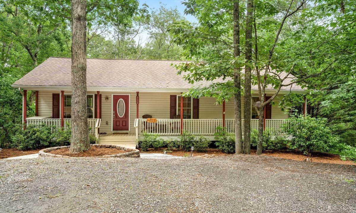 Basye Cabin | Basye Bungalow | Spacious 4BR/3BA cabin with hot tub, fire pit, deck