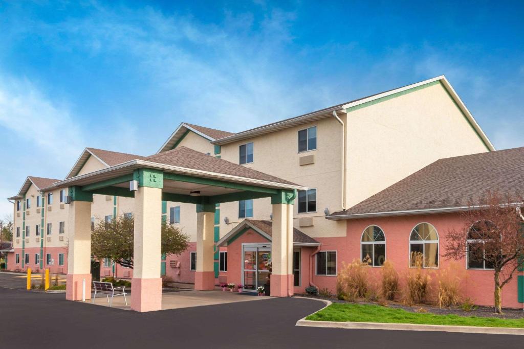 Galesburg Hotel | Baymont by Wyndham Galesburg