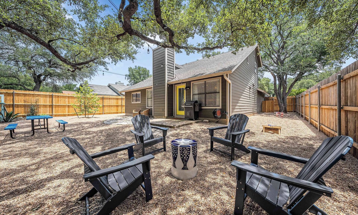 Milwood House | BBQ, Backyard Games & Remote Work Ready