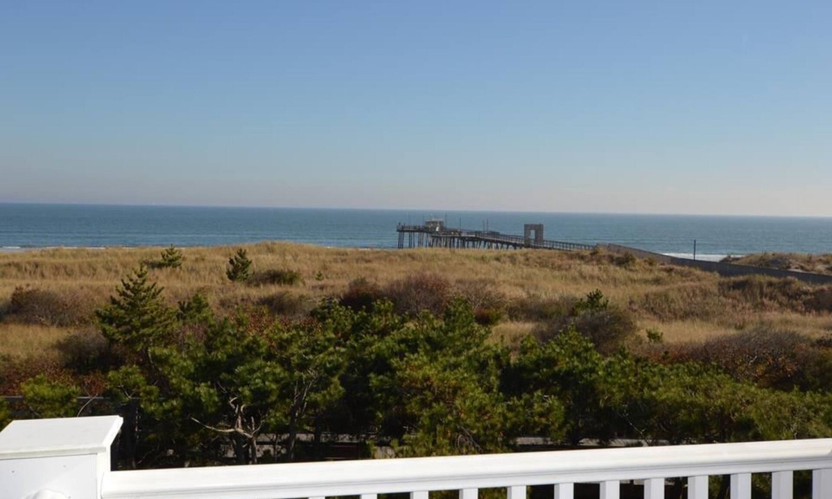 Avalon House | Beach Front - 3081 Avalon Avenue - Duplex - Weekly Saturday to Saturday