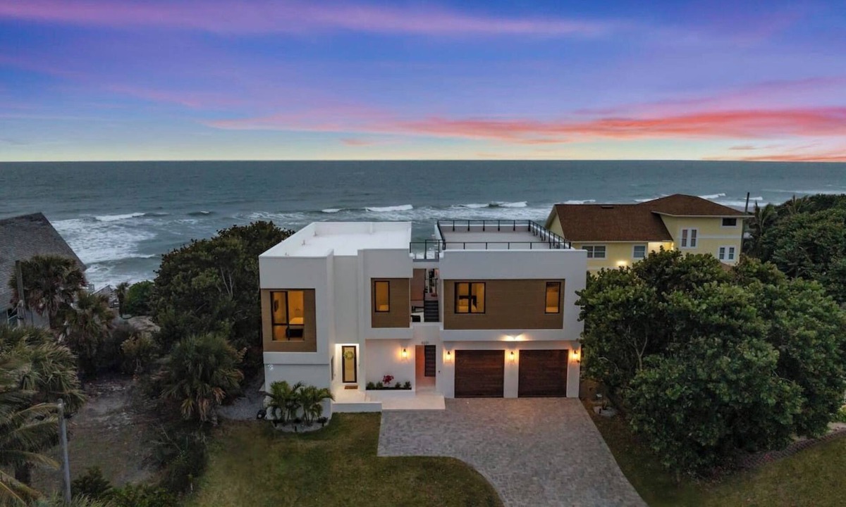 New Melbourne Beach House | Beachfront Luxe Stay | Pool Access & Rooftop Deck with Stunning Views