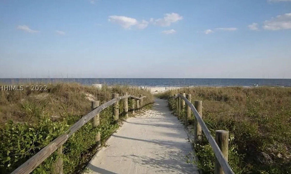 Hilton Head Island Condo | Beachside Bliss: Pool View, King Bed, Walk to Fun!