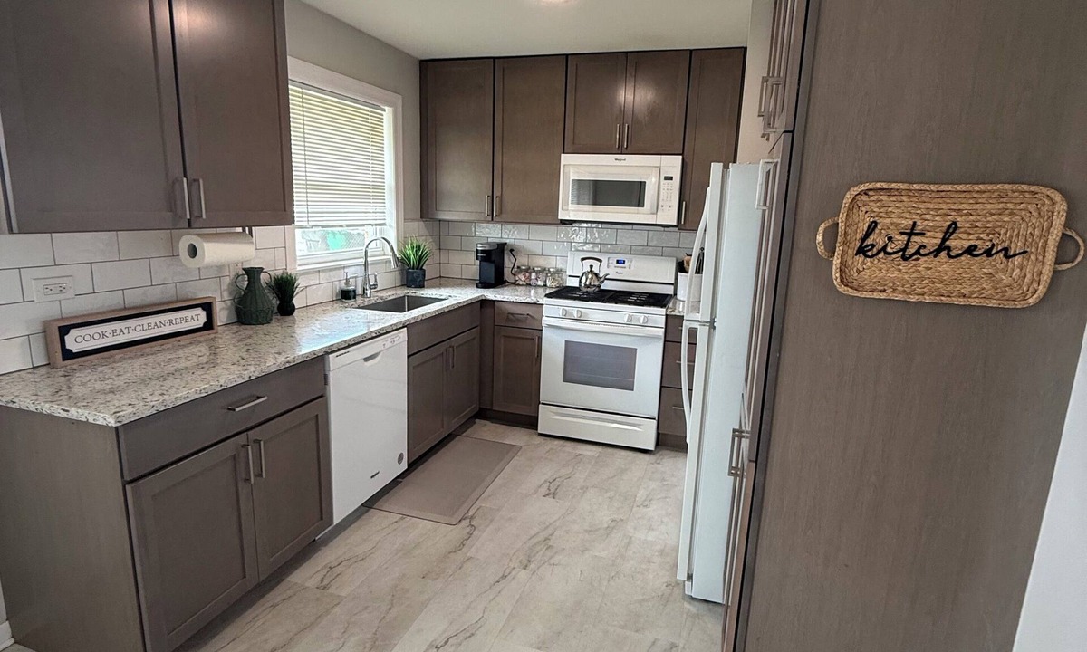 Oak Lawn House | Beautiful 1 story, 3 Bedroom house in Bridgeview