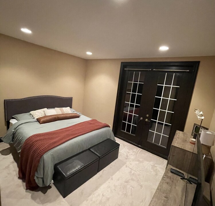 Willowbrook Condo | Beautiful 4 bedroom townhome condo w/fireplace