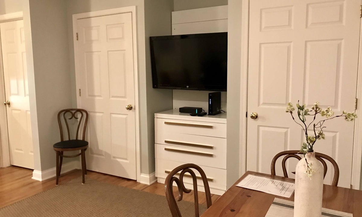 St. Charles Apartment | Beautiful, completely Private St. Charles 3 BR 1 1/2 Bath Apt. near Downtown