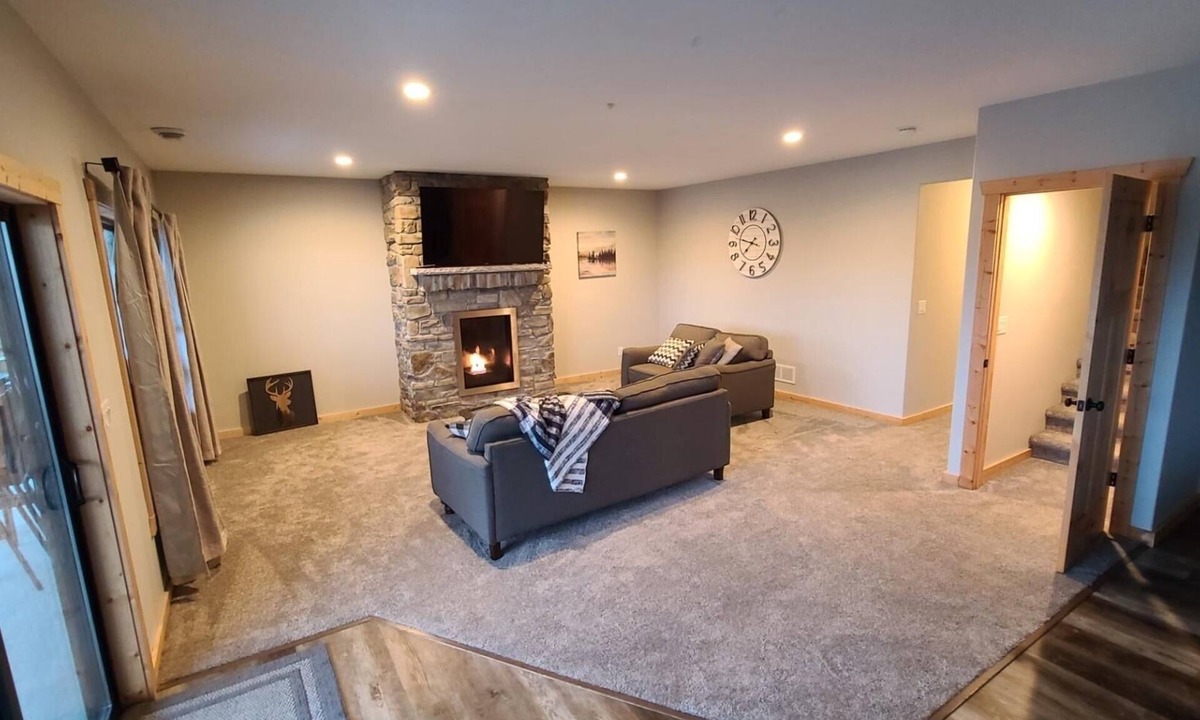 Apple River House | Beautiful Lake house with own beach, and walking trails