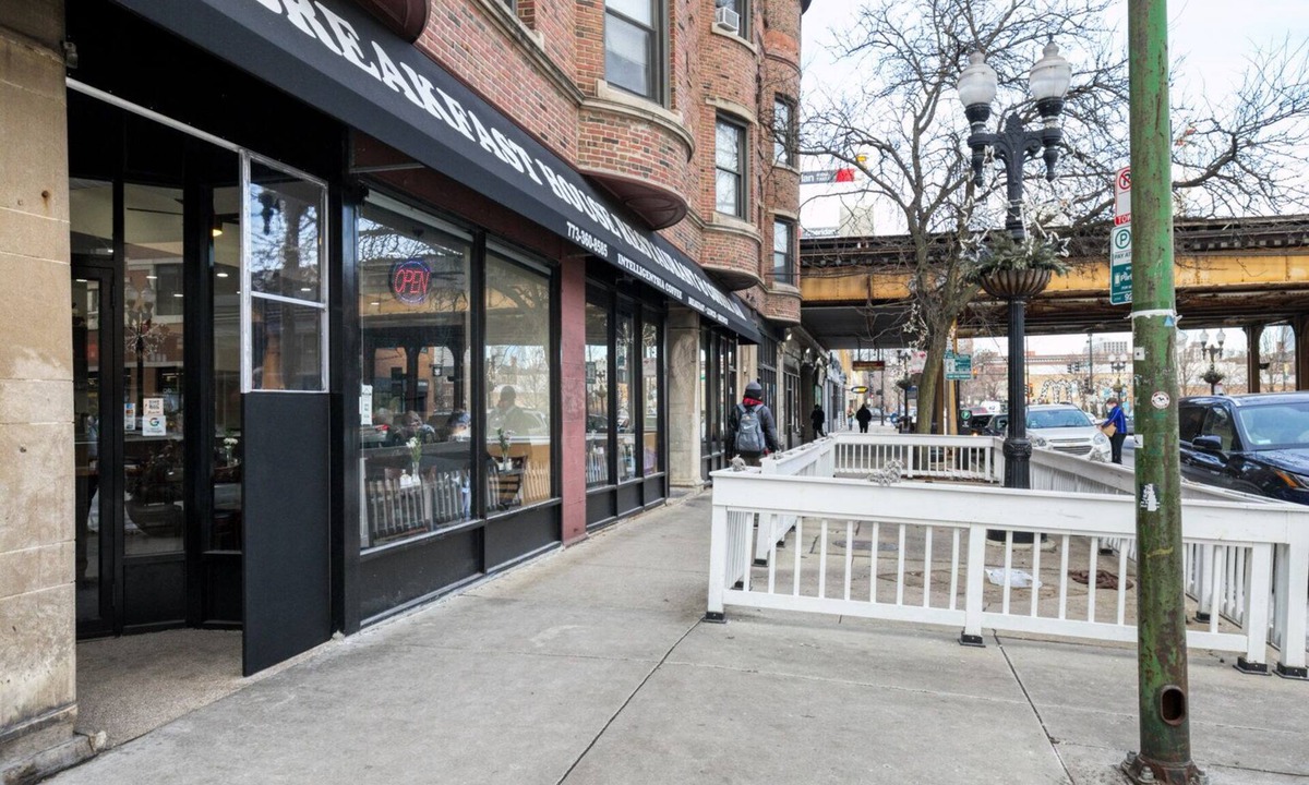 Wells Apartments St Chicago | Wrigleyville