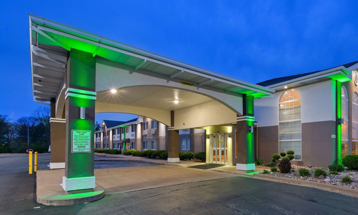 Airport Inn | Quad Cities