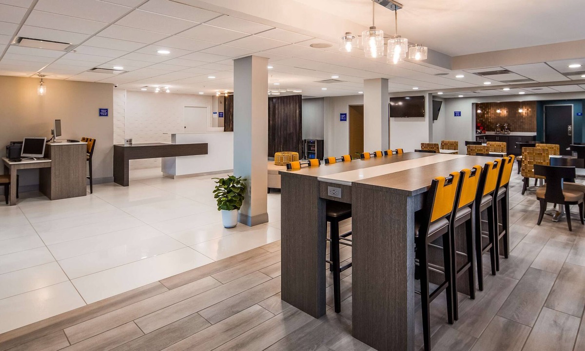 Bloomington Hotel | Best Western Plus Bloomington East Hotel