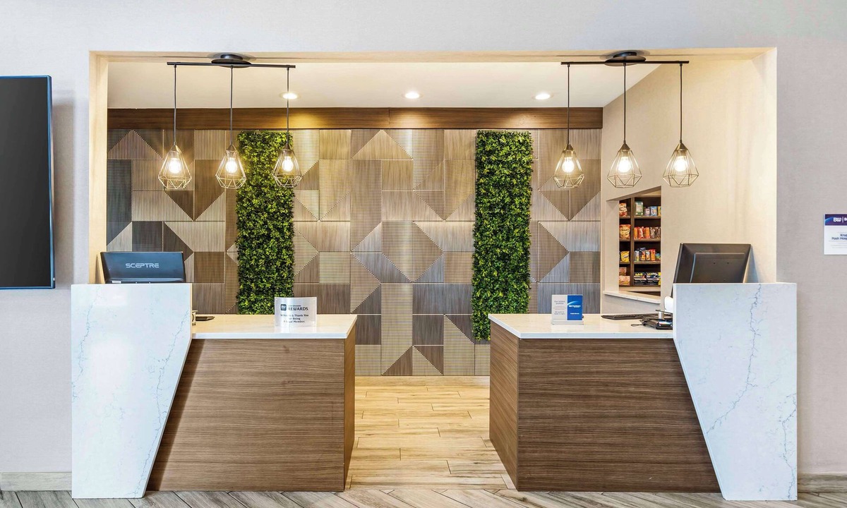 Bourbonnais Hotel | Best Western Plus Bourbonnais Hotel & Suites