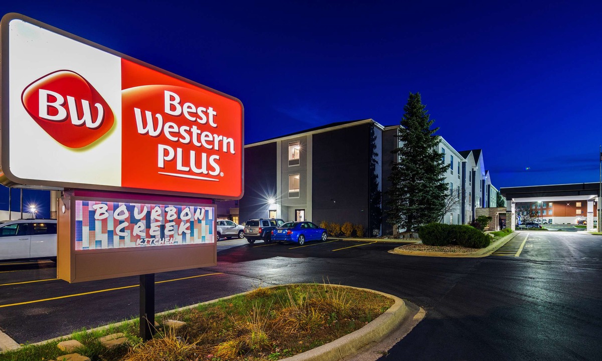 Bourbonnais Hotel | Best Western Plus Bourbonnais Hotel & Suites