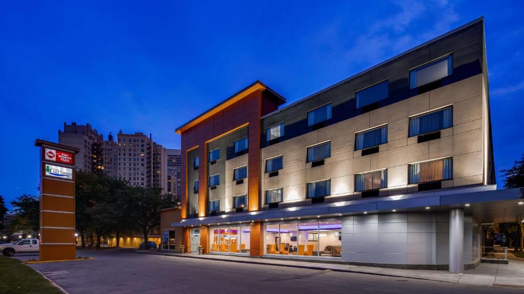 Indian Village Hotel | Best Western Plus Hyde Park Chicago Hotel