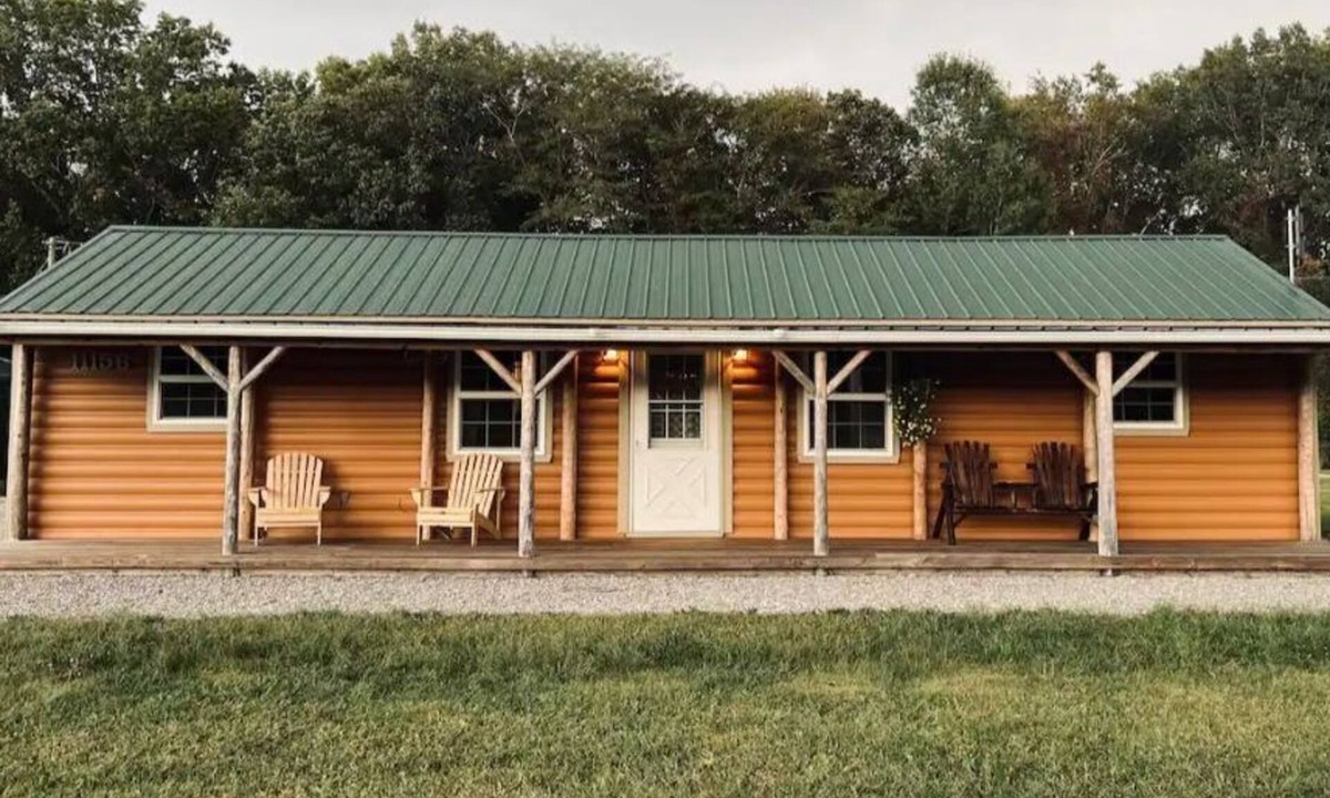 Benton Cabin | Black Bear Cabin, Gaming room and Boat parking