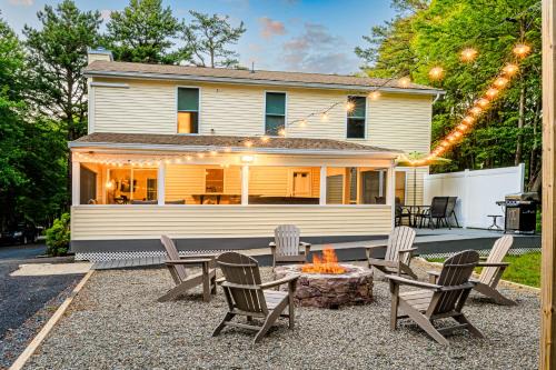 Briar Crest Woods Villa | Blakeslee Getaway with private hot tub
