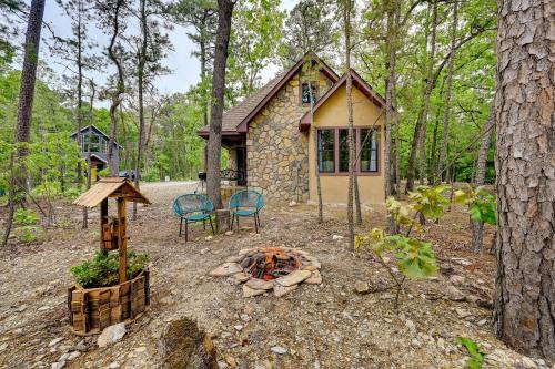 Broken Bow Apartment | Blissful Broken Bow Studio: Fire Pit & Jacuzzi Tub