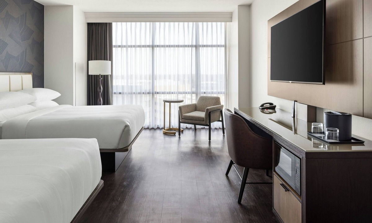 Normal Hotel | Bloomington-Normal Marriott Hotel & Conference Center