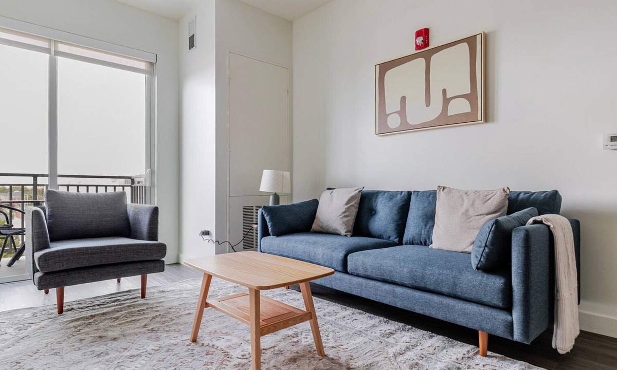 Elmhurst Apartment | Blueground | Elmhurst, pool, nr Elmhurst Art Museum