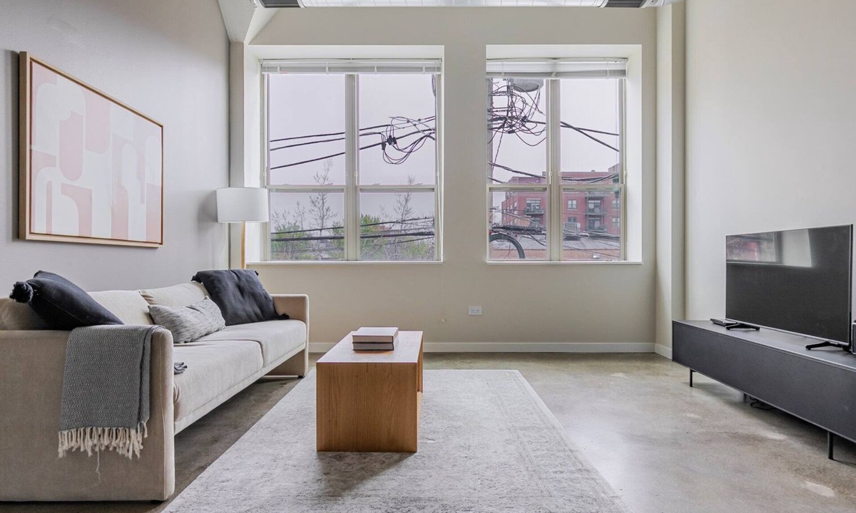 West Loop Apartment | Blueground | Fulton Market, gym & AC, nr park