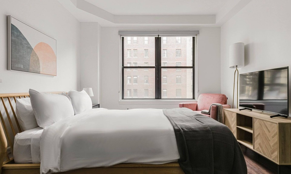 Near North Side Apartment | Blueground | Gold Coast, rooftop & gym, nr Hancock
