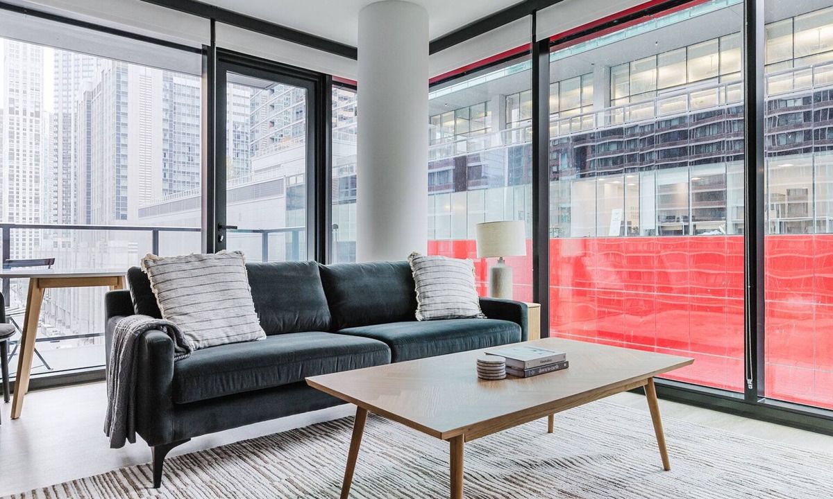 Streeterville Apartment | Blueground | River North, balcony & pool, nr Pier