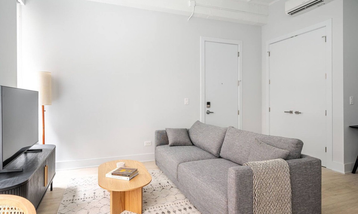 Downtown Chicago Apartment | Blueground | The Loop, elevator, nr Willis Tower