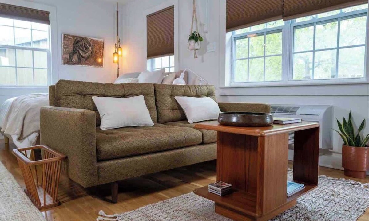 Greater Heights Apartment | boho chic studio w/pool,hot tub,relaxing courtyard