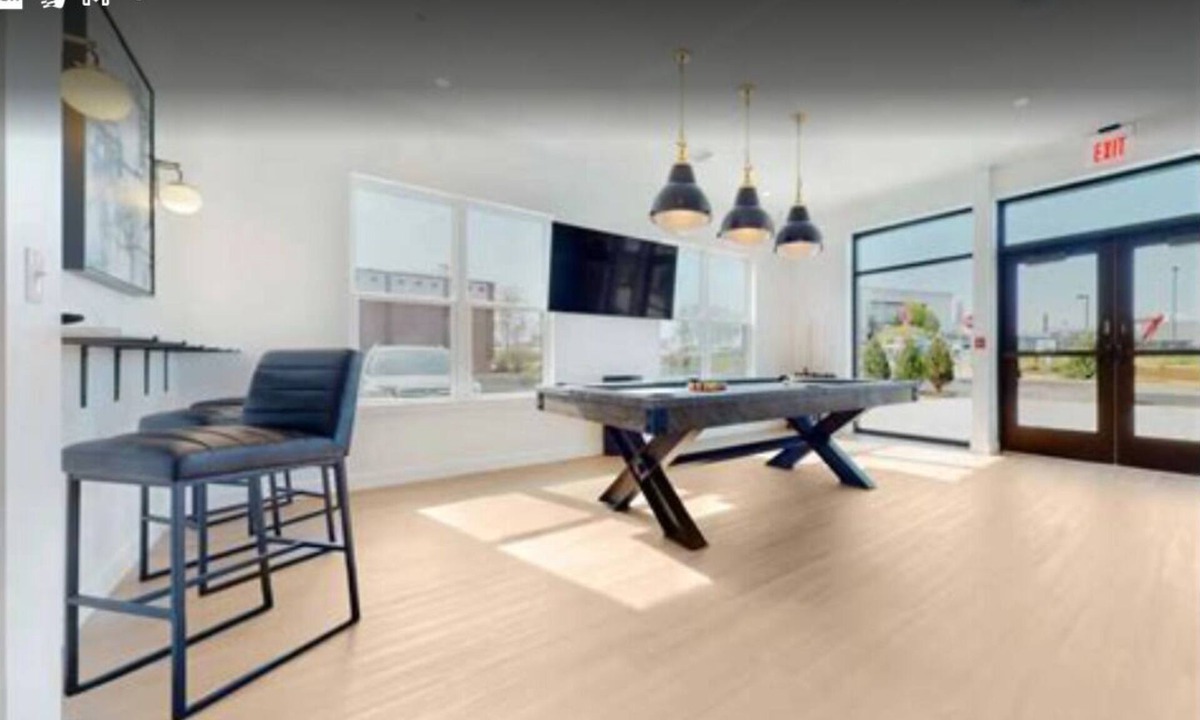 Naperville Apartment | Brand New 1-bedroom, Full kitchen, stove, new Appliances, Washer/Dryer, Gym