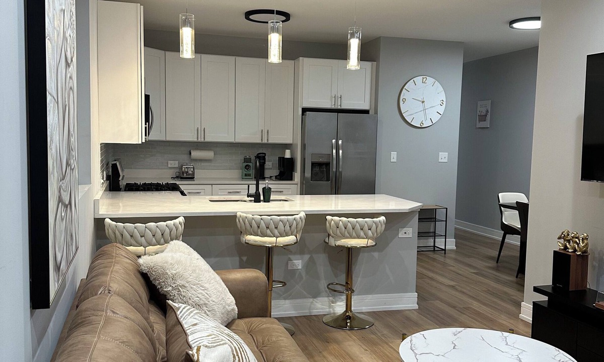 Bronzeville House | Breeze of Bronzeville Chicago: 3 bedroom 2 bath 9 mins from downtown chicago