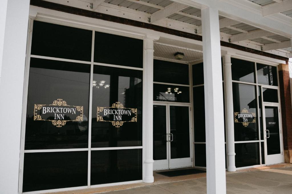 Camp Point Hotel | Bricktown Inn