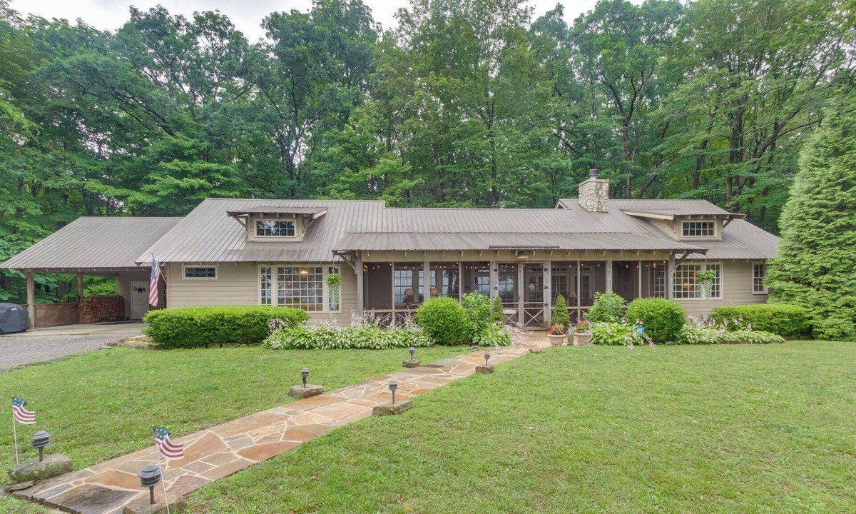 Pelham House | Brigadoon: Wide Open Valley Views, Monteagle/Sewanee: located by The Assembly.