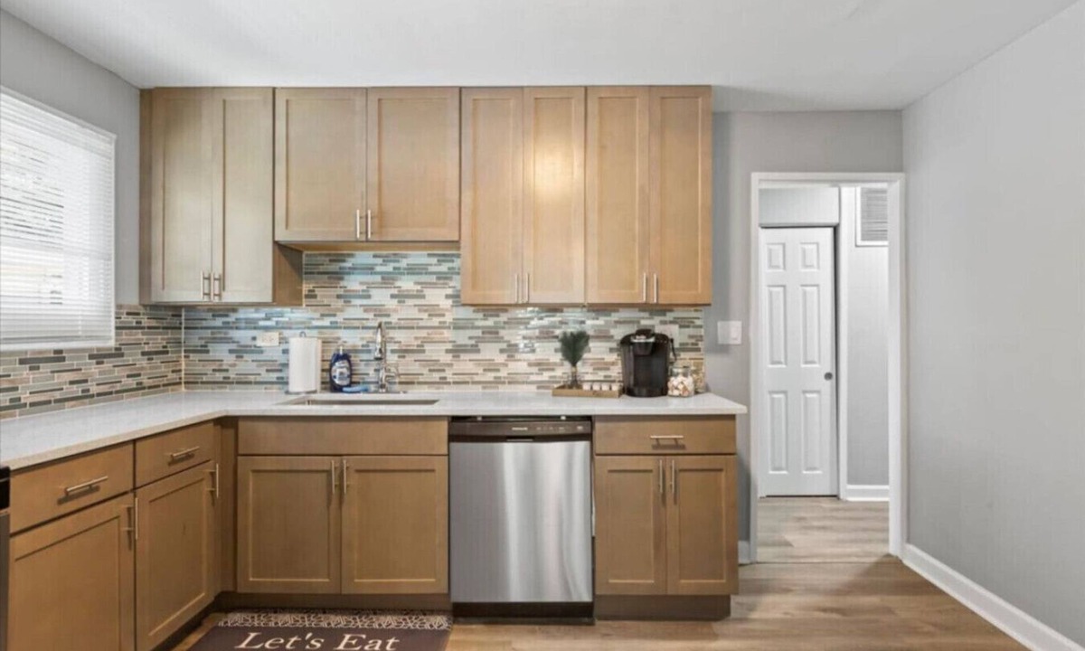 Wheeling House | Bright 3BR Gem in Wheeling