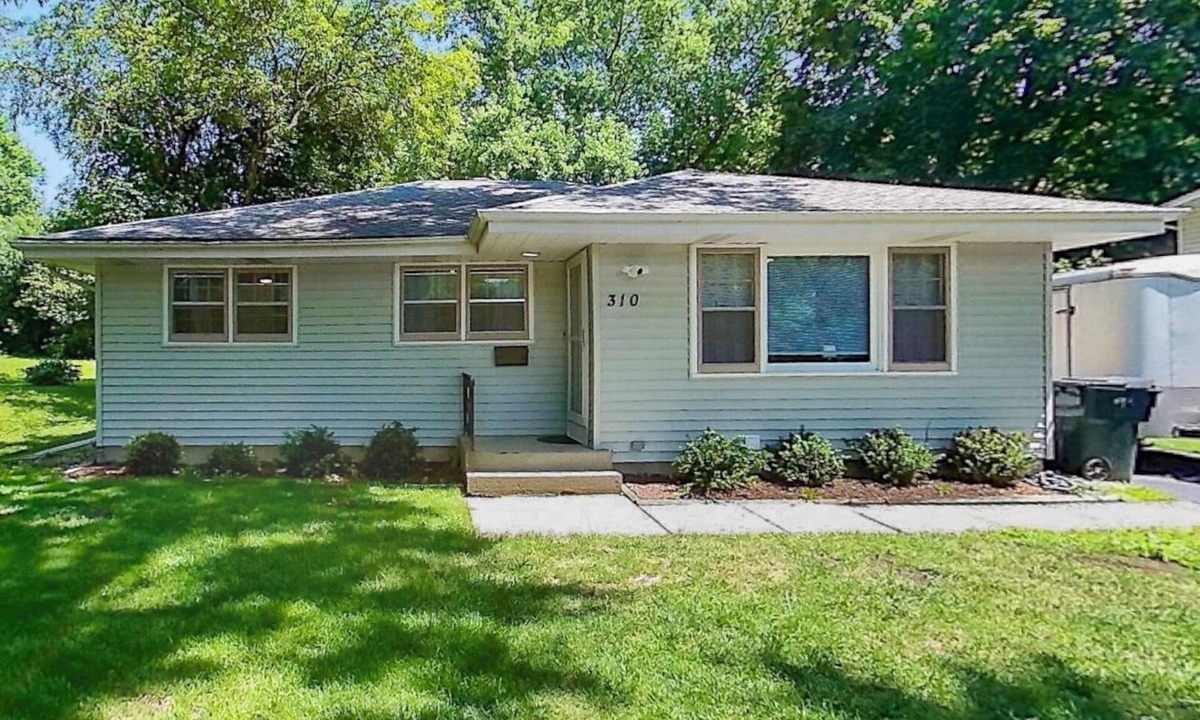 Libertyville House | Bright and Spacious 5-bedhouse in charming Libertyville Near Downtown