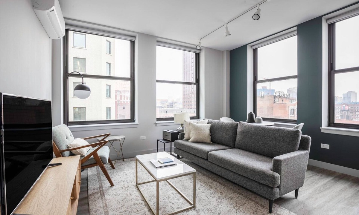 The Loop Apartment | Bright Loop 1BR w/Gym, Roofdeck, W/D, nr West Loop & the L by Blueground