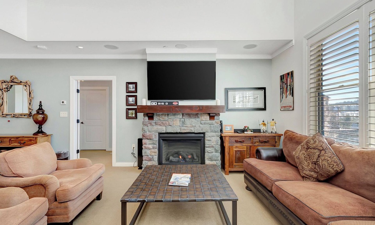 Stratton Mountain Condo | Bright retreat w/hot tub & resort access