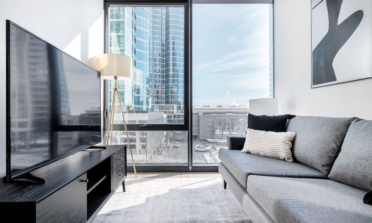 South Loop Apartment | Bright South Loop 1BR w/Pool, Gym, walk to Museum Campus, by Blueground