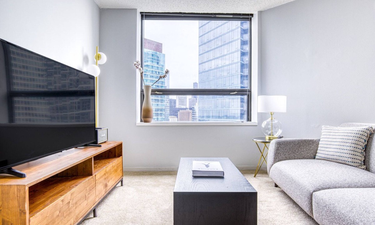 Wells Apartments St Chicago | Streeterville