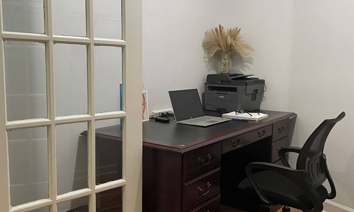 Hyde Park Condo | Bright Vintage U of C Center Condo with WiFi, AC in enjoyable Chicago