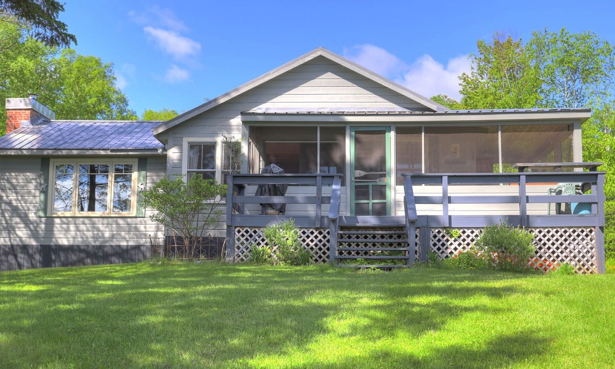 Rangeley House | 🐾Brown On Rangeley - Private little cottage on Rangeley Lake, dog friendly